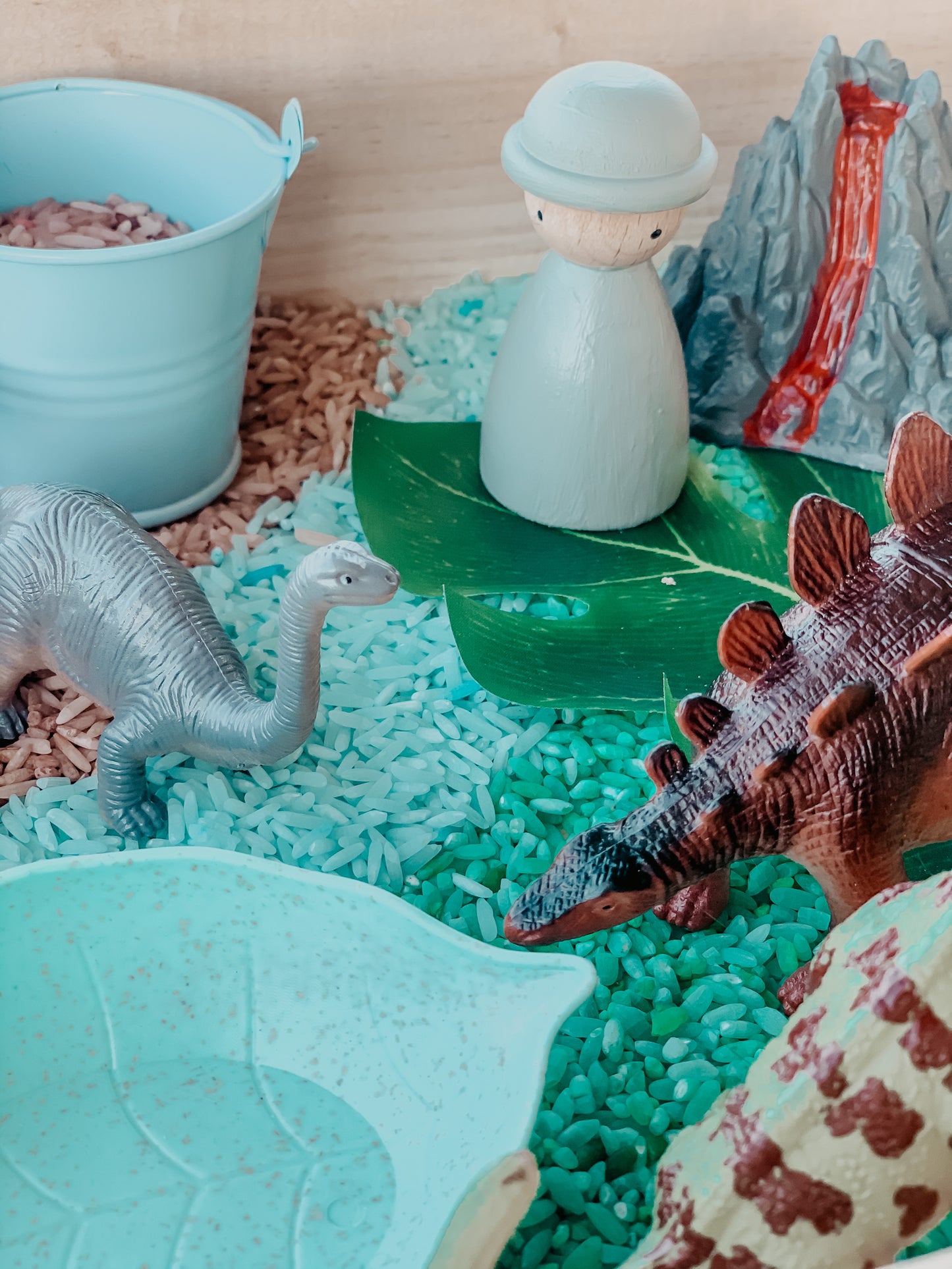 Dinosaur world sensory bin - Toddler safe!